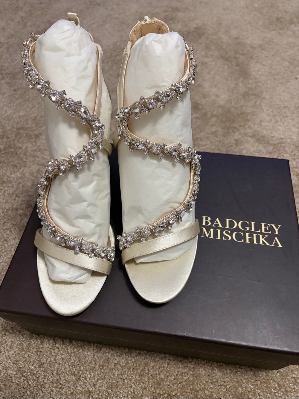 Badgley Mischka Crystal Embellished Ivory Satin Strappy Bridal Sandal Size 7 1/2